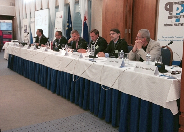 Predsednícky stôl konferencie iDEME OPIS 2014, foto: PPP