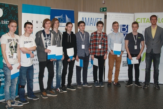 ocenení súťažiaci Junior Internet 2017 špeciálnou cenou dekanky Fakulty informatiky a informačných technológií STU Bratislava, zdroj obrázka: Miloslav Ofúkaný