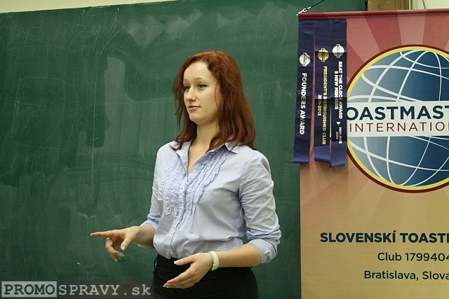 Petra Pálfyová na stretnutí Toastmasters na Právnickej fakulte UK v Bratislave dňa 20.11.2012, foto: Miloslav Ofúkaný