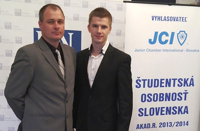 Pavol Hlavačka (vpravo) so svojím školiteľom doc. Jaroslavom Broďánim, zdroj: ukf.sk